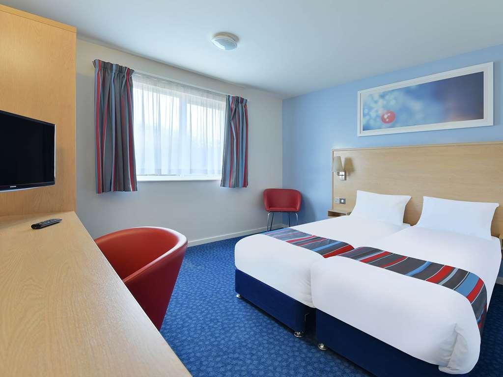 Travelodge Newbury Tot Hill Room photo