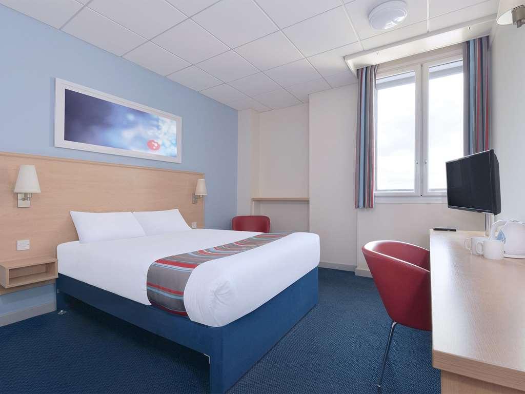 Travelodge Newbury Tot Hill Room photo