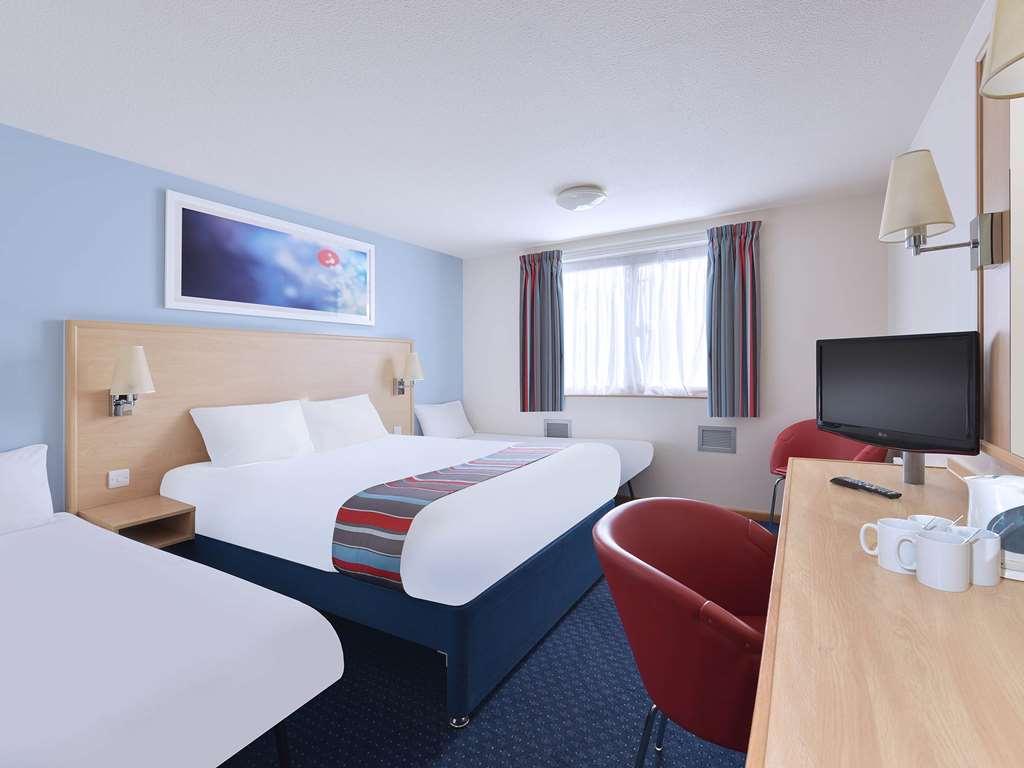 Travelodge Newbury Tot Hill Room photo